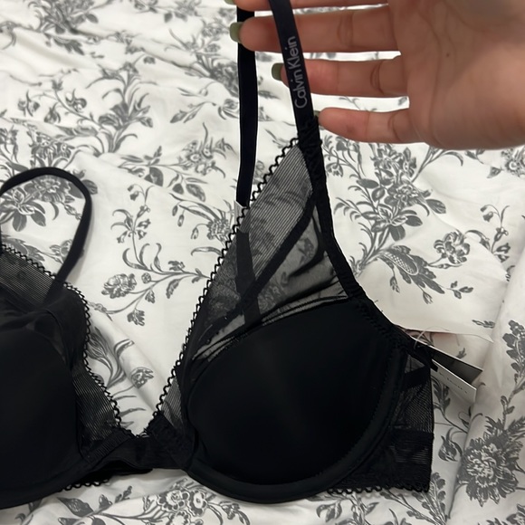 Calvin Klein Unpadded Plunge Bra - Picture 3 of 7